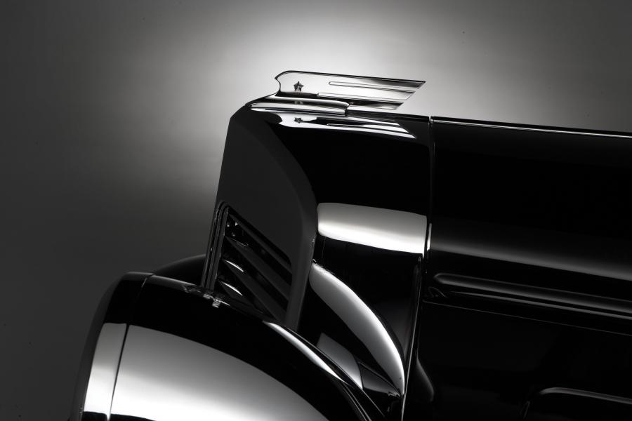 Детали экстерьера Marmon Sixteen Limousine by LeBaron 1931 года  (фото 3 из 18)